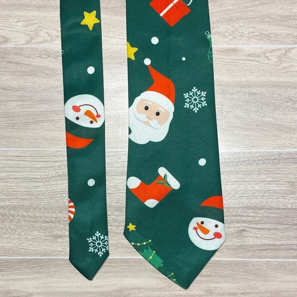 Holiday Green Santa Tie for Men - Picture 6 of 13